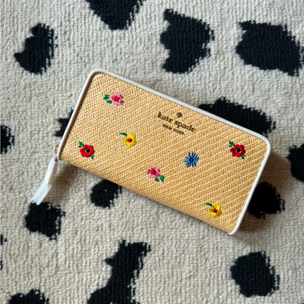 Kate Spade NWT Cream Wallet with Floral Embroidery Detail